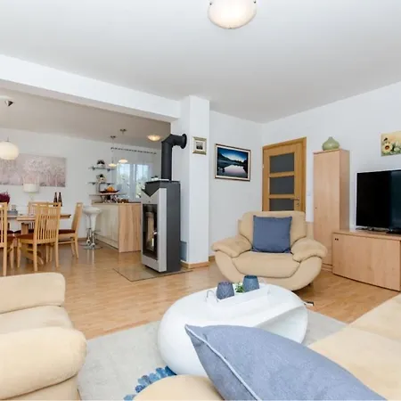 Prázdninový dům Dalmatian Village Charm - Spacious With Pool Near Trogir