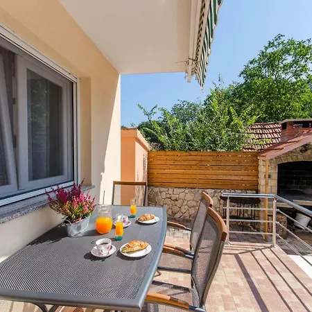 Dalmatian Village Charm - Spacious With Pool Near Trogir 펜션 Primorski Dolac