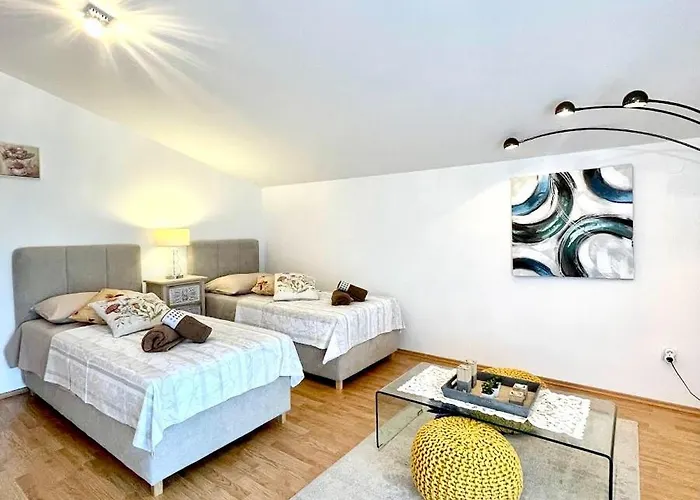 Prázdninový dům Dalmatian Village Charm - Spacious With Pool Near Trogir *