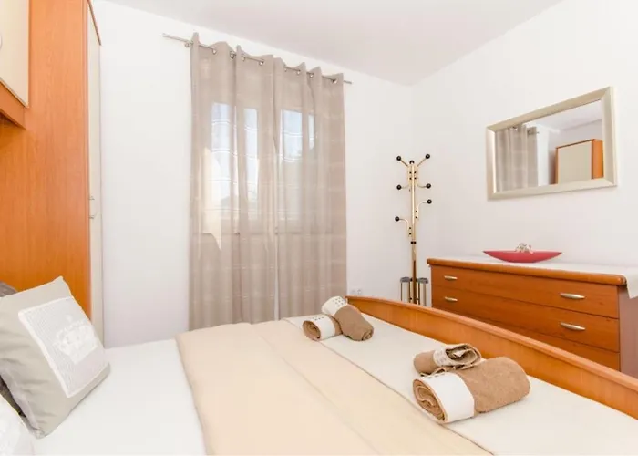 Dalmatian Village Charm - Spacious With Pool Near Trogir Prázdninový dům