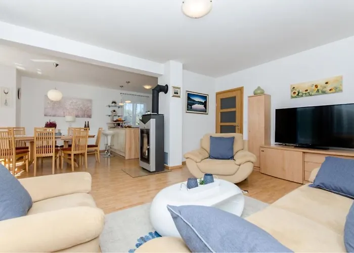 Prázdninový dům Dalmatian Village Charm - Spacious With Pool Near Trogir