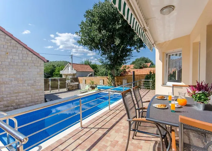 Prázdninový dům Dalmatian Village Charm - Spacious With Pool Near Trogir Primorski Dolac