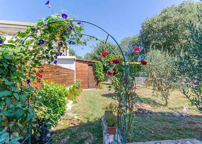 Dalmatian Village Charm - Spacious With Pool Near Trogir