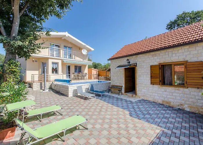 Dalmatian Village Charm - Spacious With Pool Near Trogir Prázdninový dům