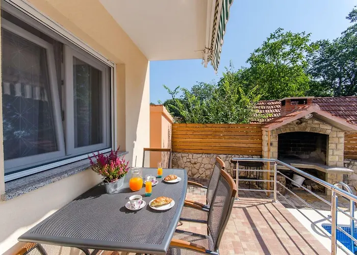 Dalmatian Village Charm - Spacious With Pool Near Trogir Prázdninový dům Primorski Dolac