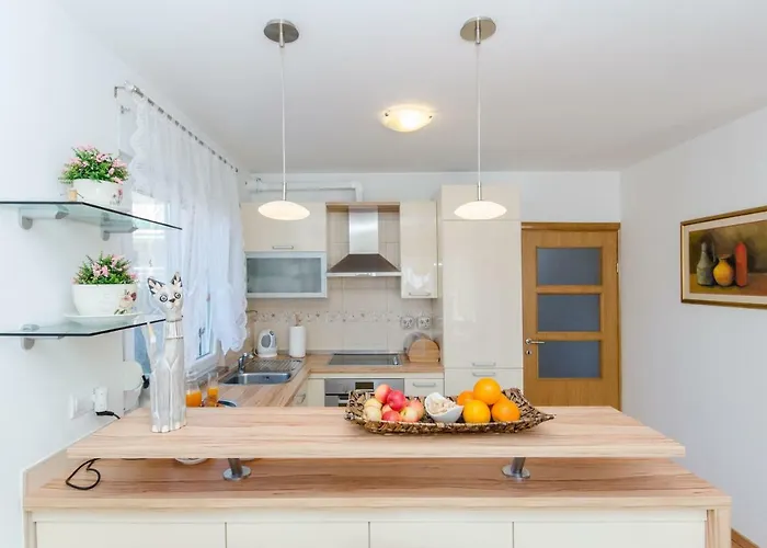 Prázdninový dům Dalmatian Village Charm - Spacious With Pool Near Trogir