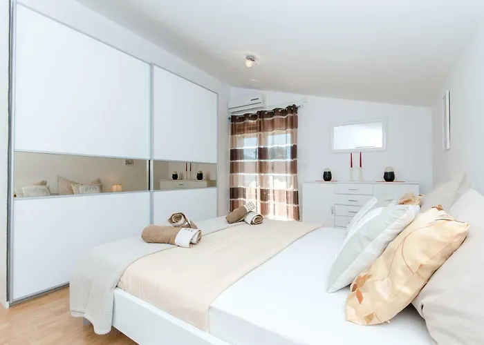 Dalmatian Village Charm - Spacious With Pool Near Trogir *