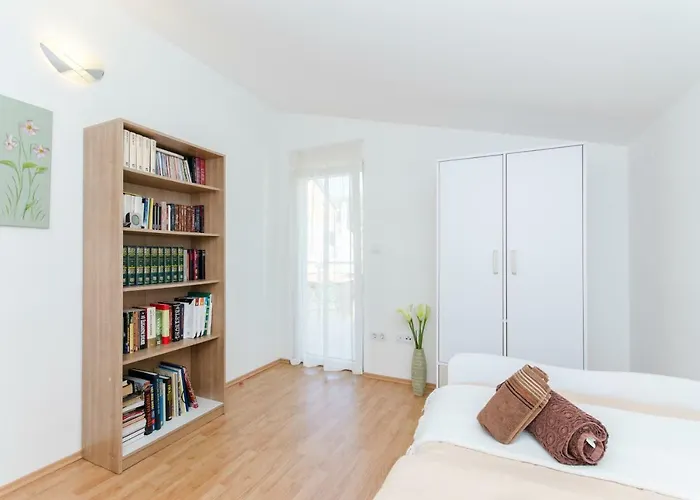 Dalmatian Village Charm - Spacious With Pool Near Trogir Prázdninový dům Primorski Dolac