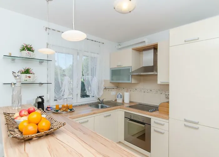 Dalmatian Village Charm - Spacious With Pool Near Trogir Prázdninový dům *